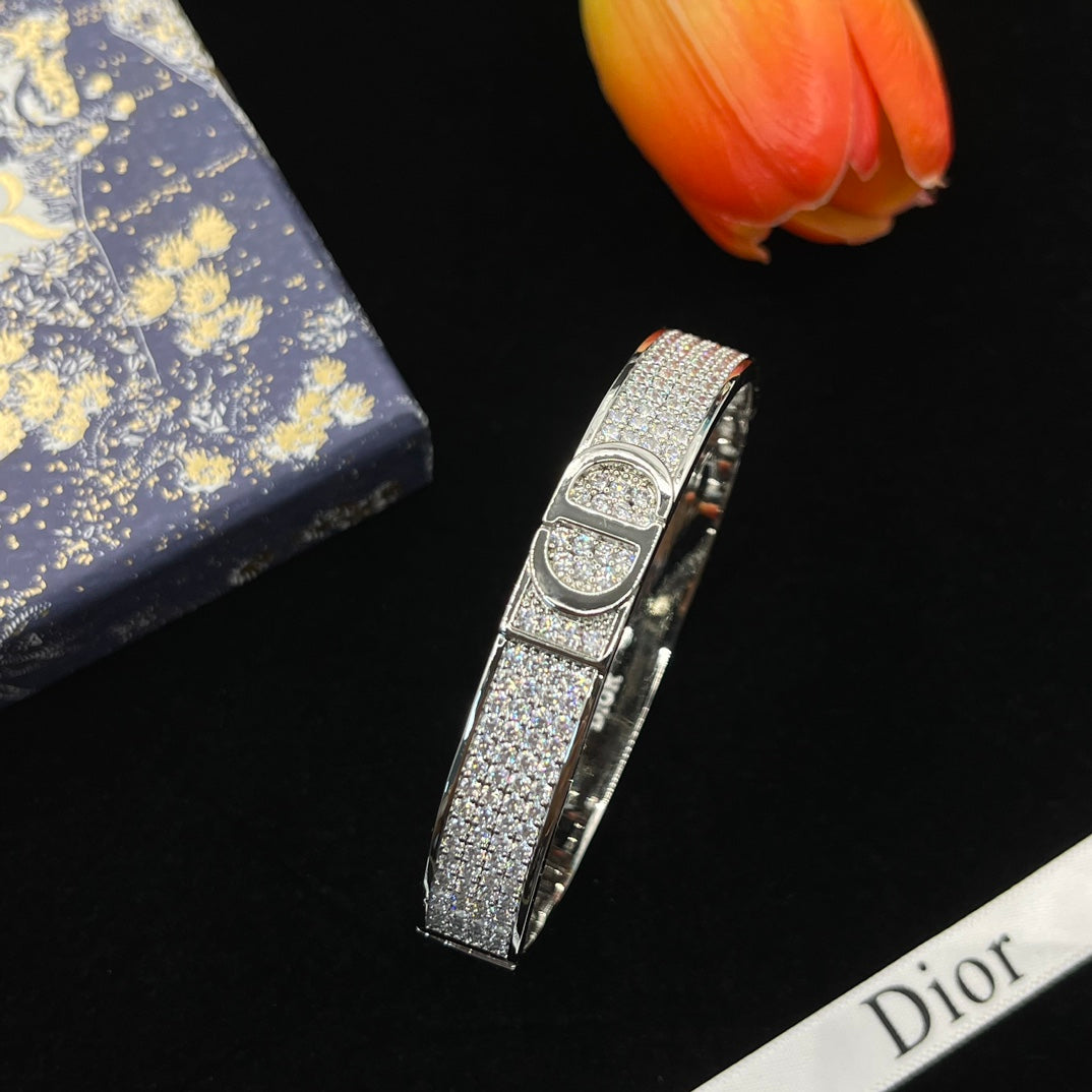 14D673KDE Stylish Bracelets