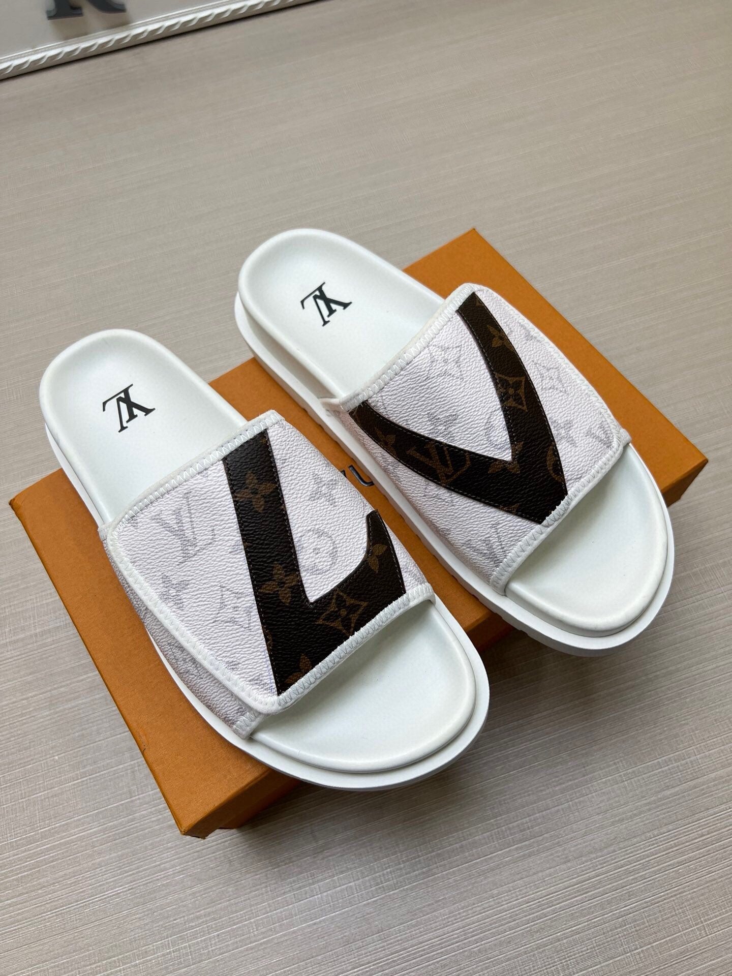 5WE251ZDE Stylish Slippers