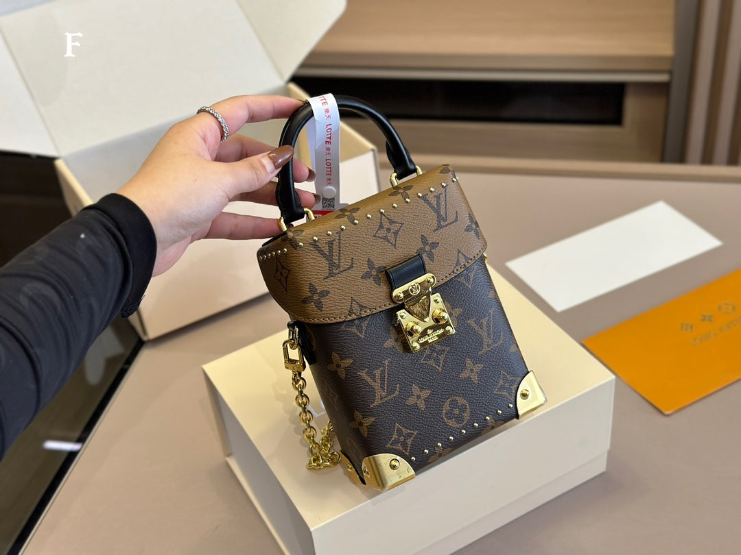 6XE135BDE Stylish leather bag 