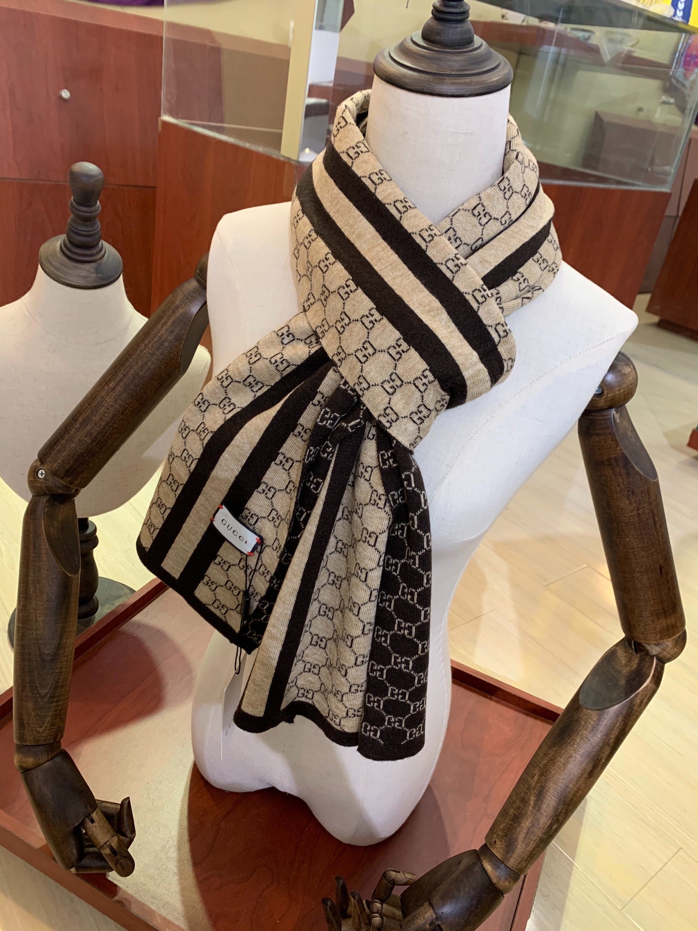 185ZB79WDE Stylish  Winter Scarves