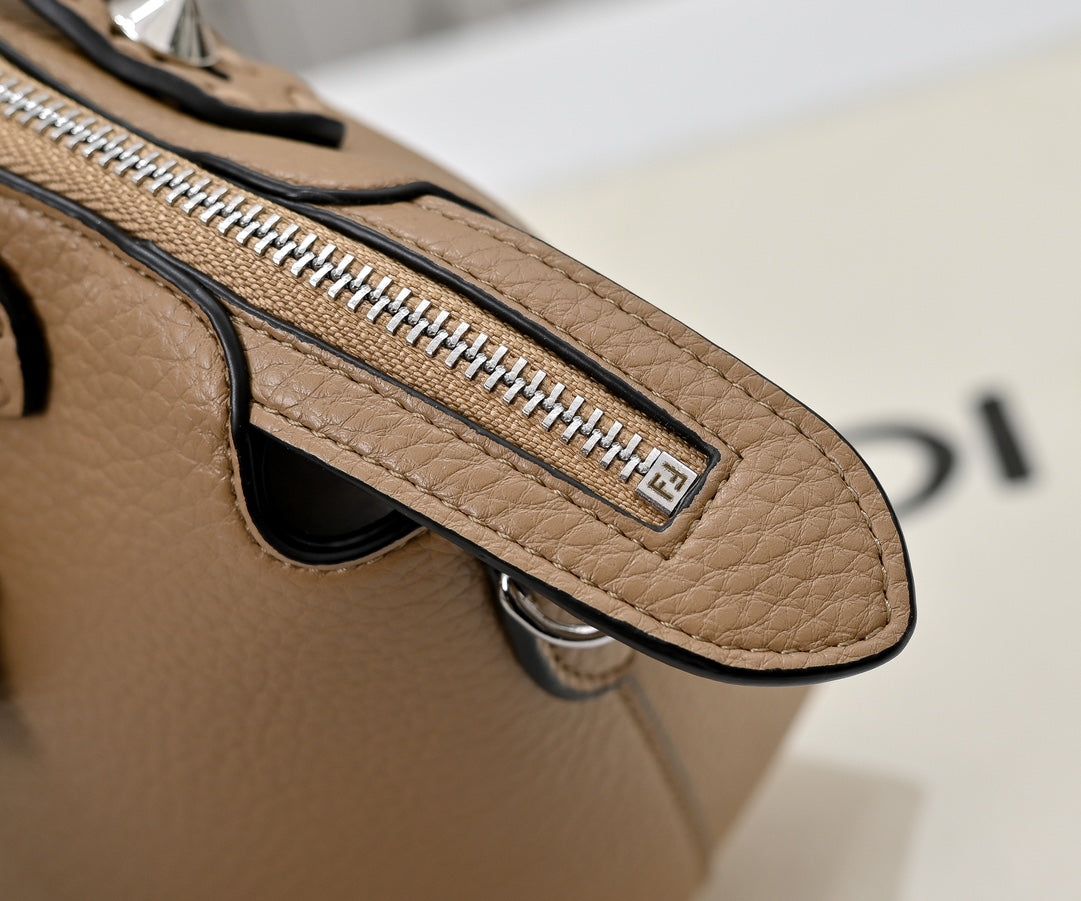 1WF109BDE Stylish leather bag