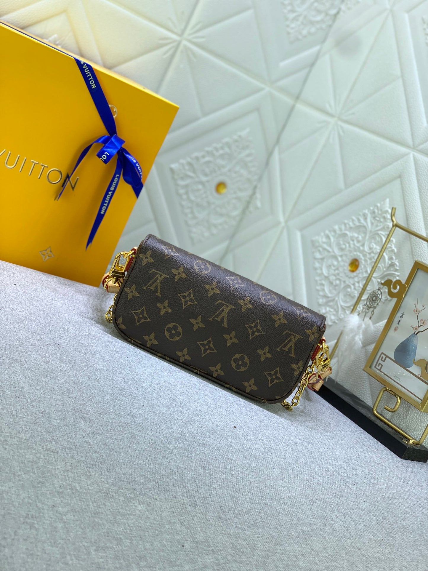 1XE64BDE Stylish leather bag 