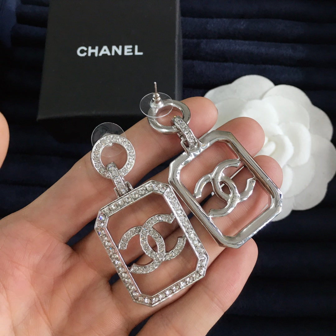 14C60EDE Stylish Earrings