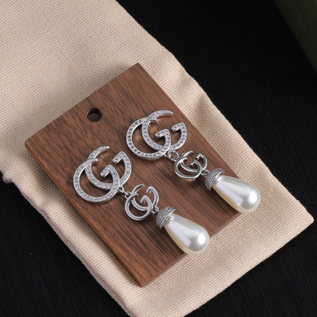 1YB59EDE Stylish Earrings
