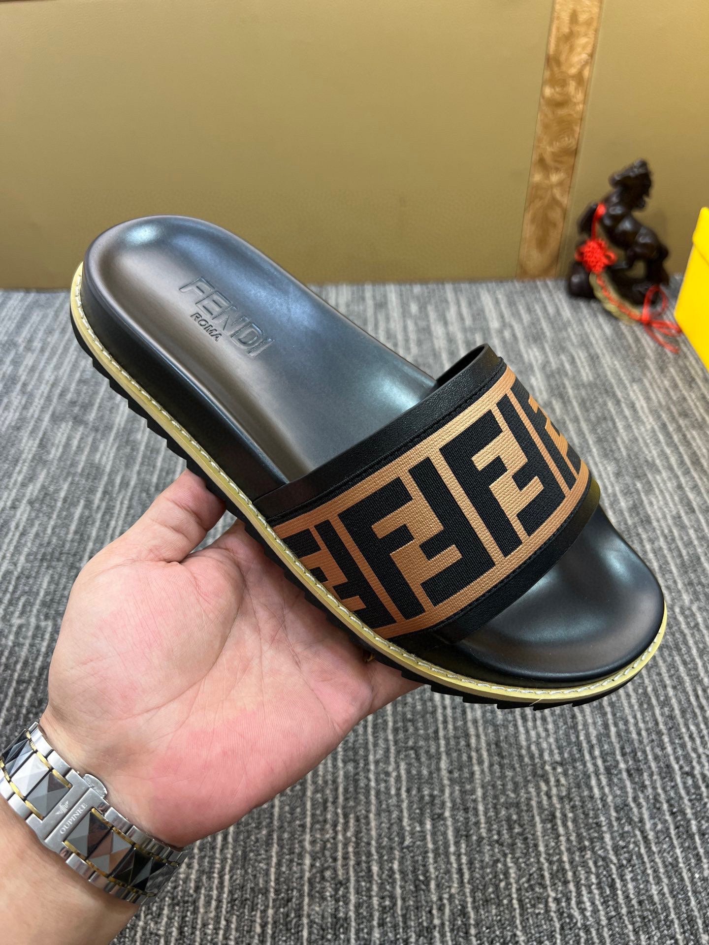5YF111ZDE Stylish Slippers