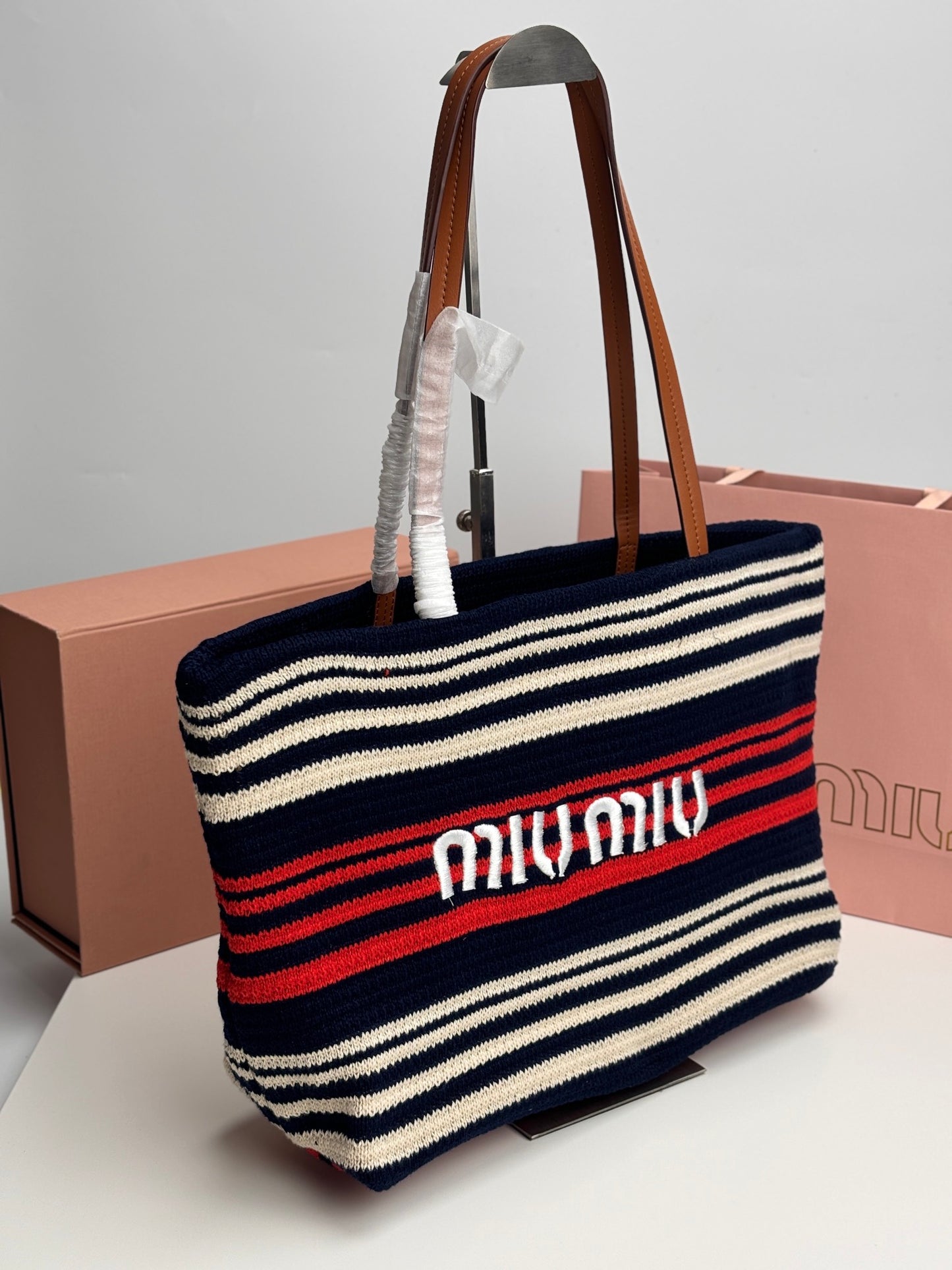 1XA78BDE Stylish Woven Bag