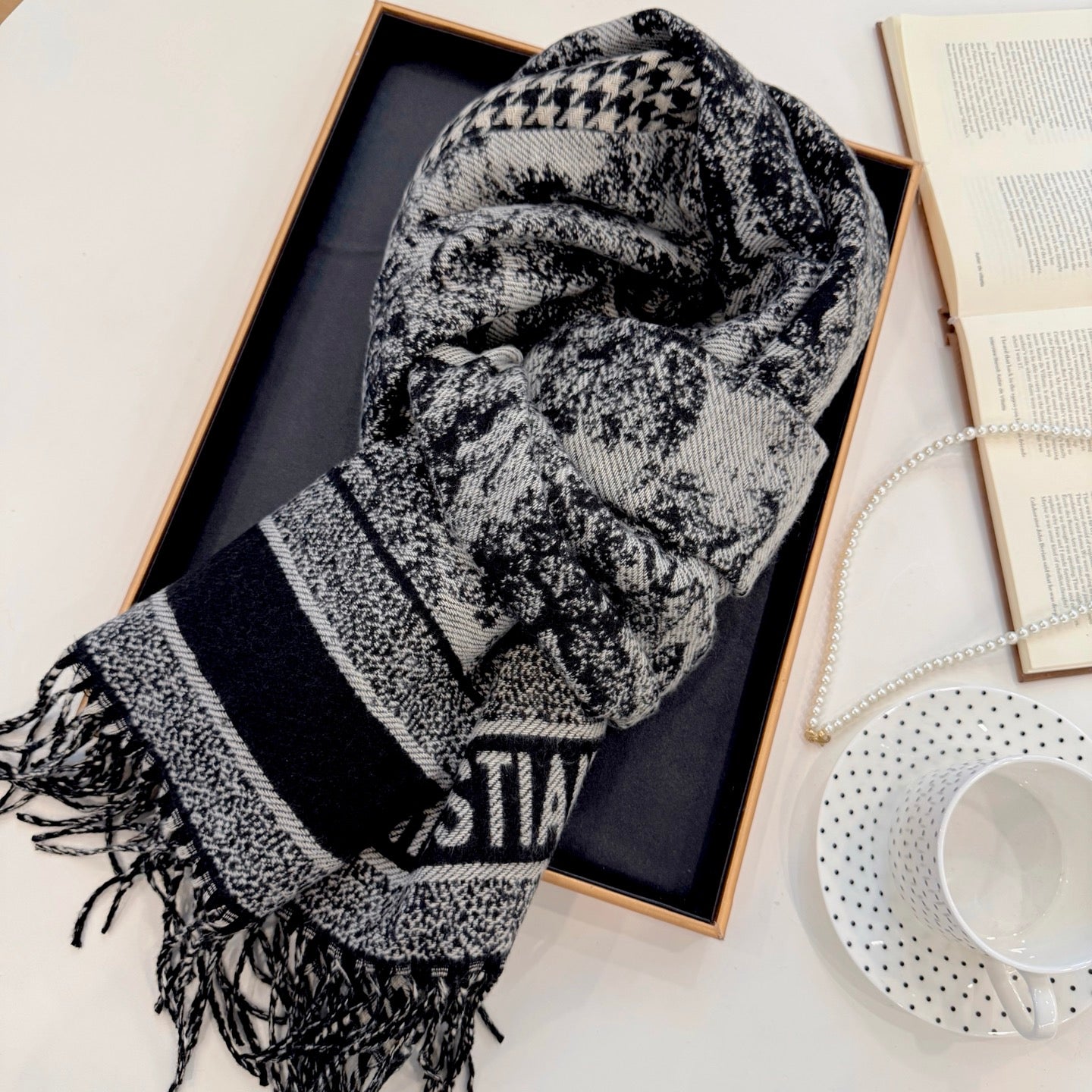 185ZD39WDE Stylish Winter Scarves