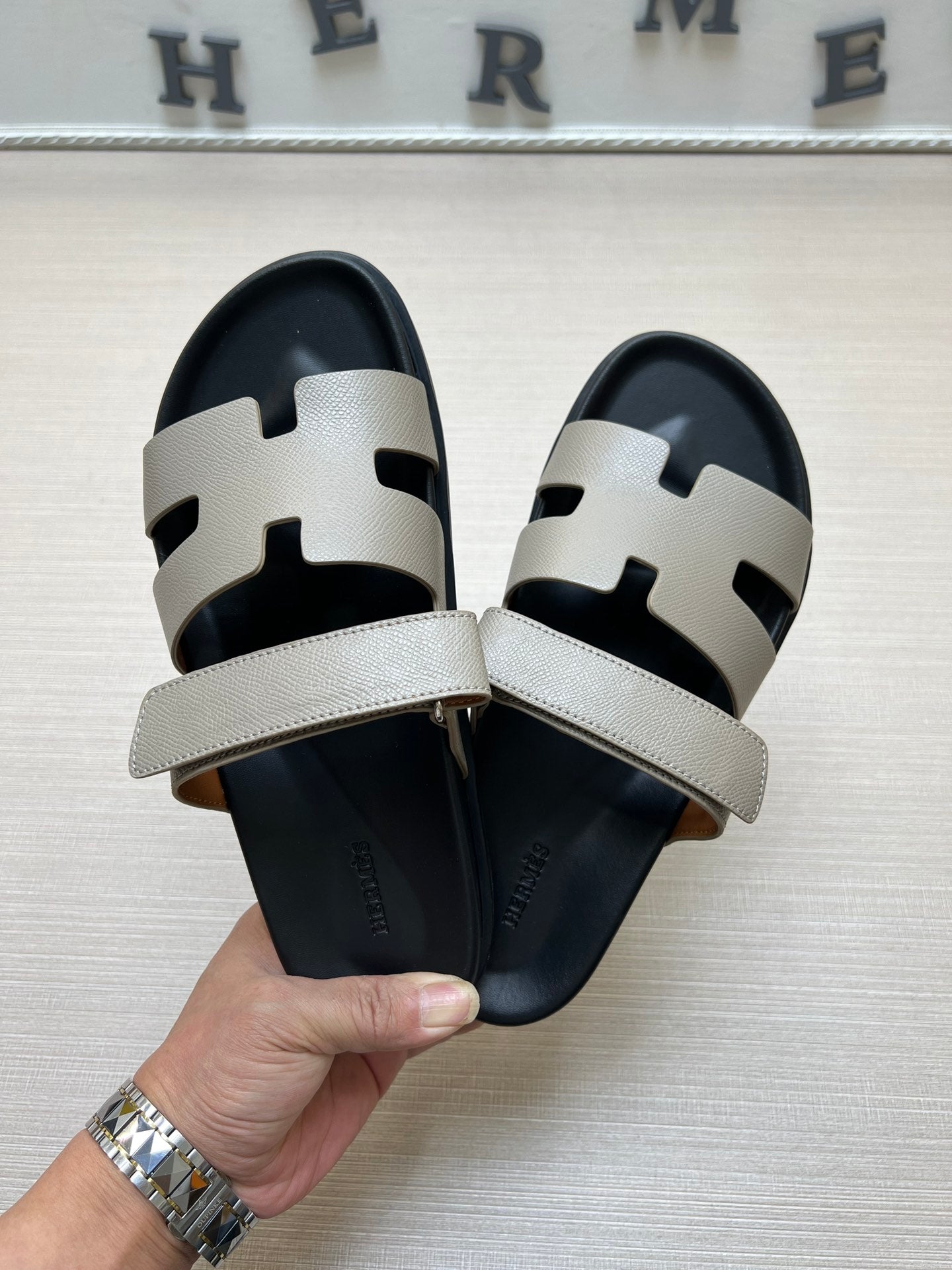 54H1ZDE Stylish slippers