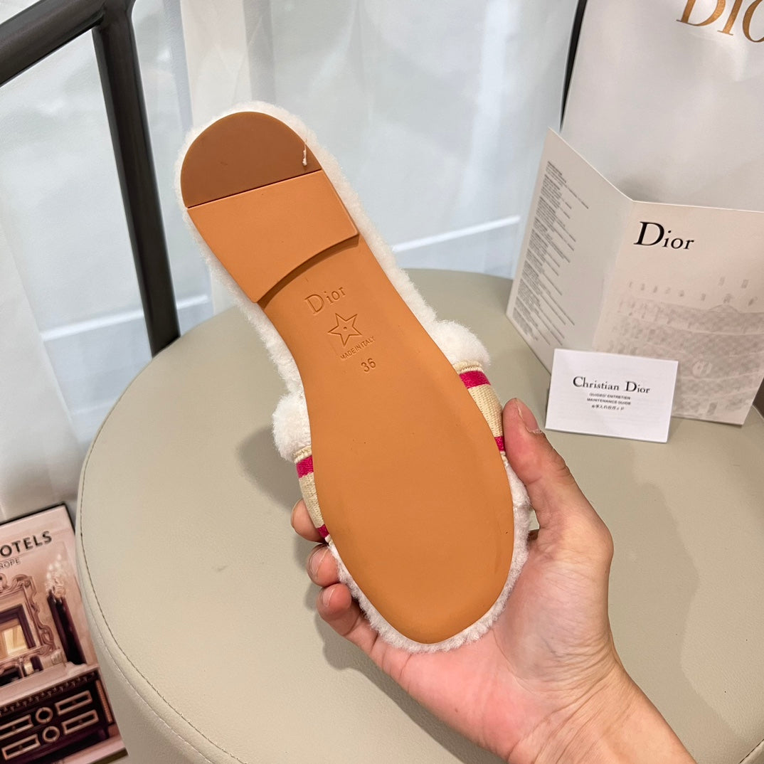 1JD4ZDE Stylish Slippers