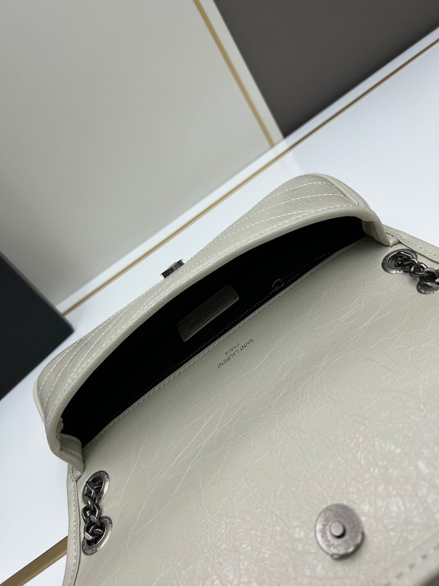 1XB460BDE Stylish leather bag