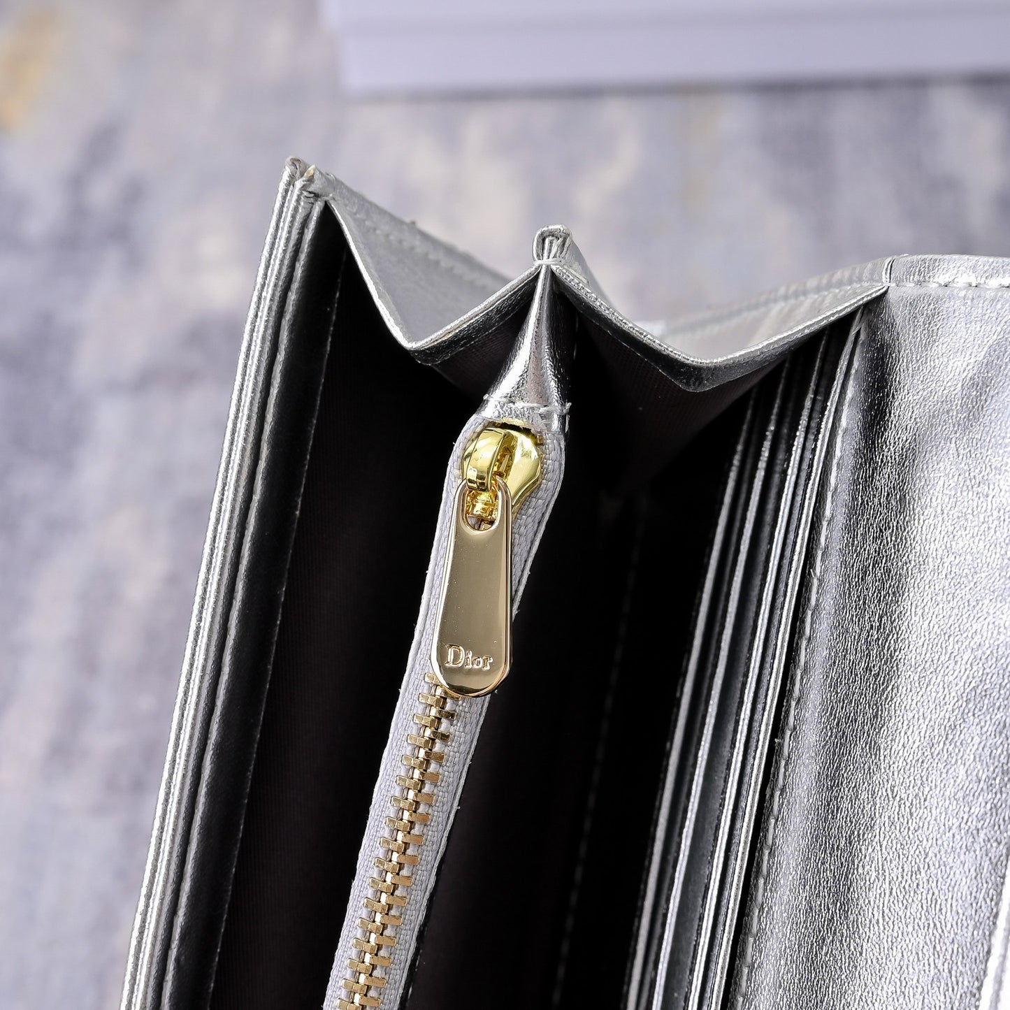 15RD89BDE Stylish leather bag