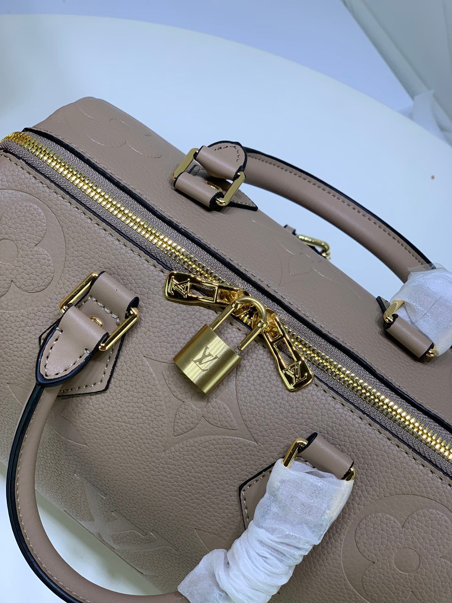 2XE138BDE Stylish leather bag 