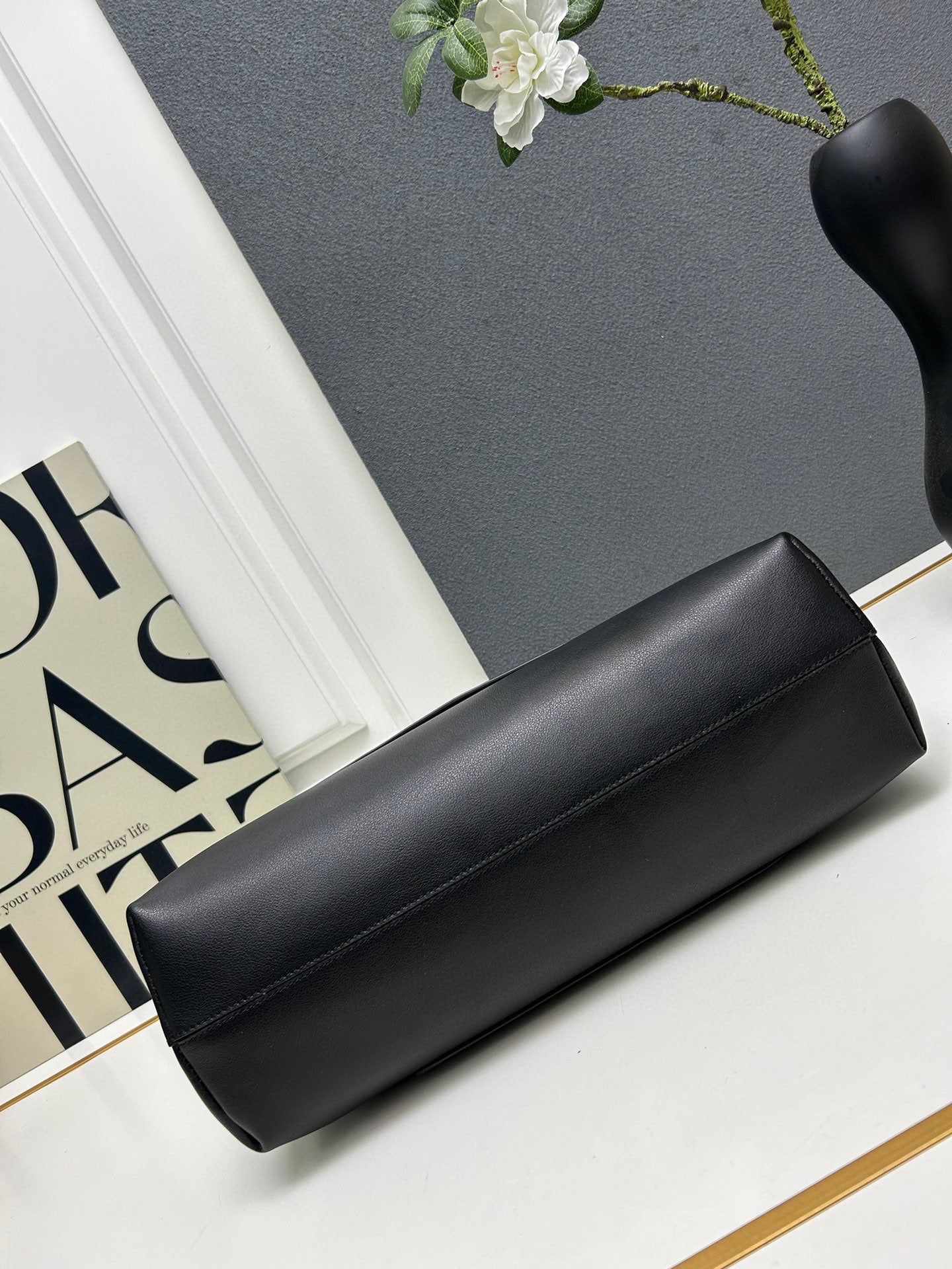 1XPD403BDE Stylish leather bag