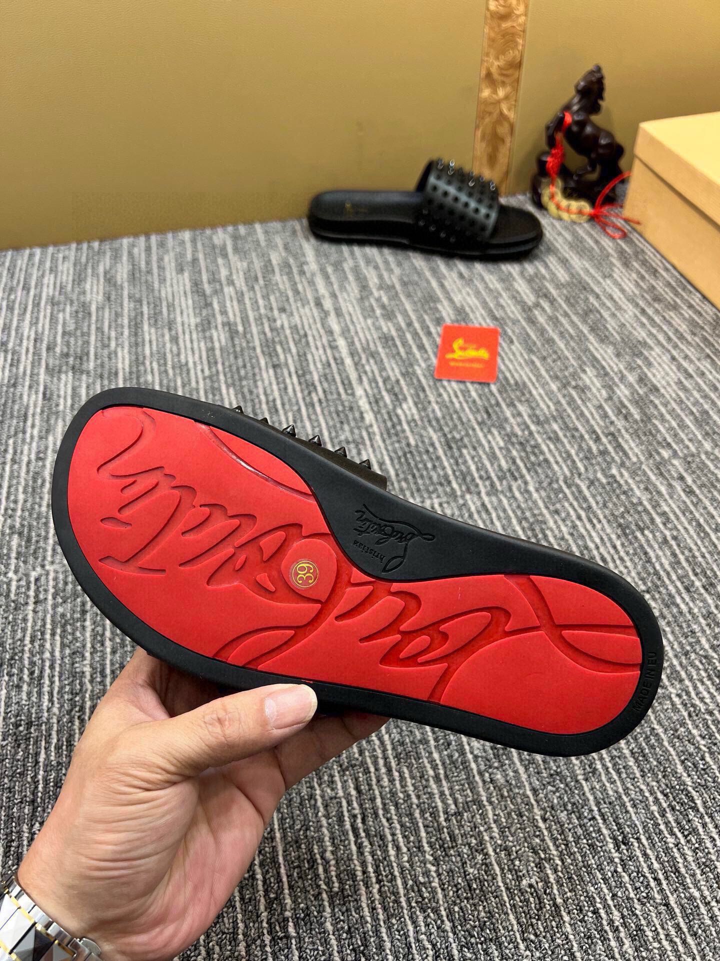 54A126ZDE Stylish slippers