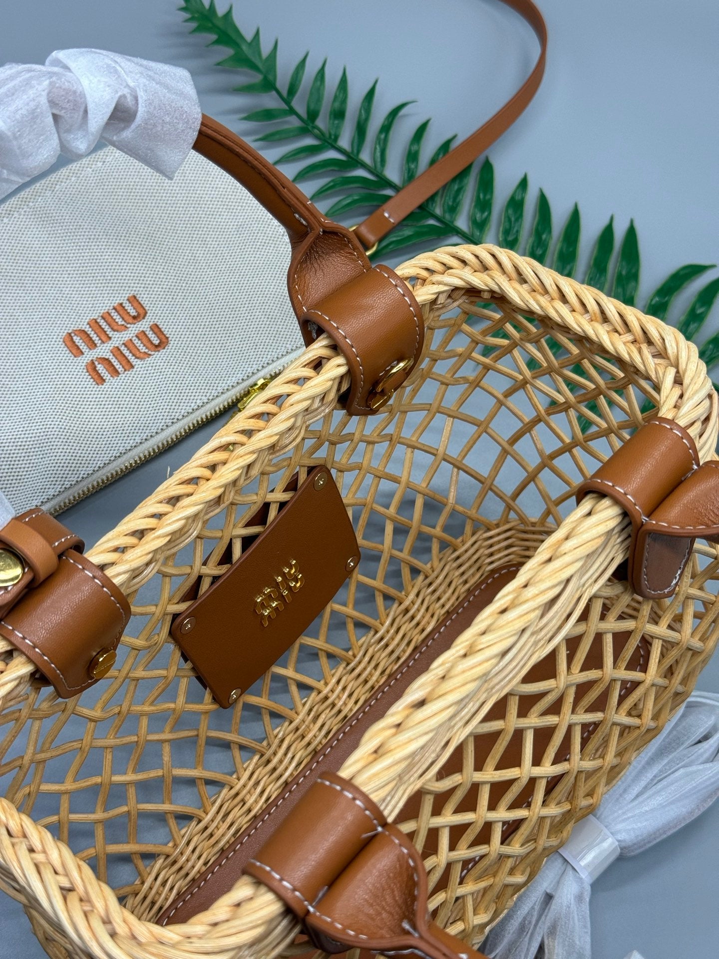 175RA2BDE Stylish woven handbag