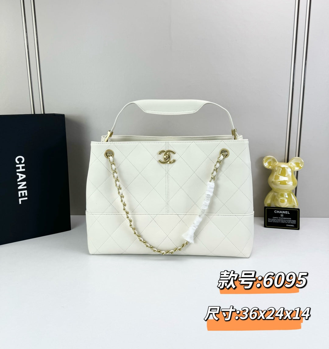 15RC64BDE Stylish leather bag