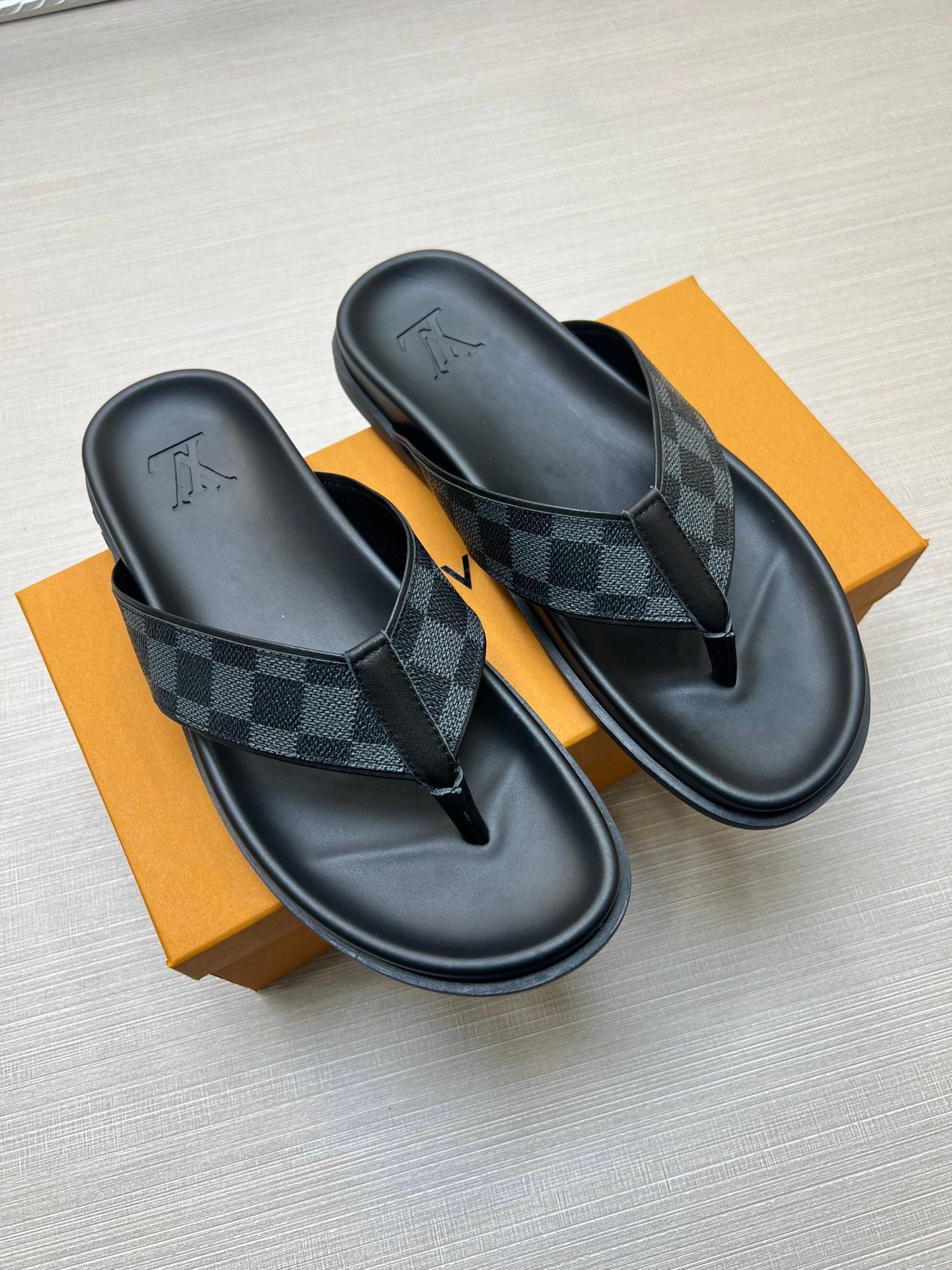 54E59ZDE Stylish slippers