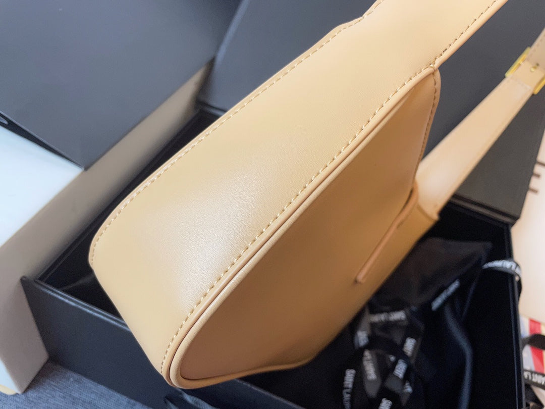 4XSL29BDE Stylish leather bag 