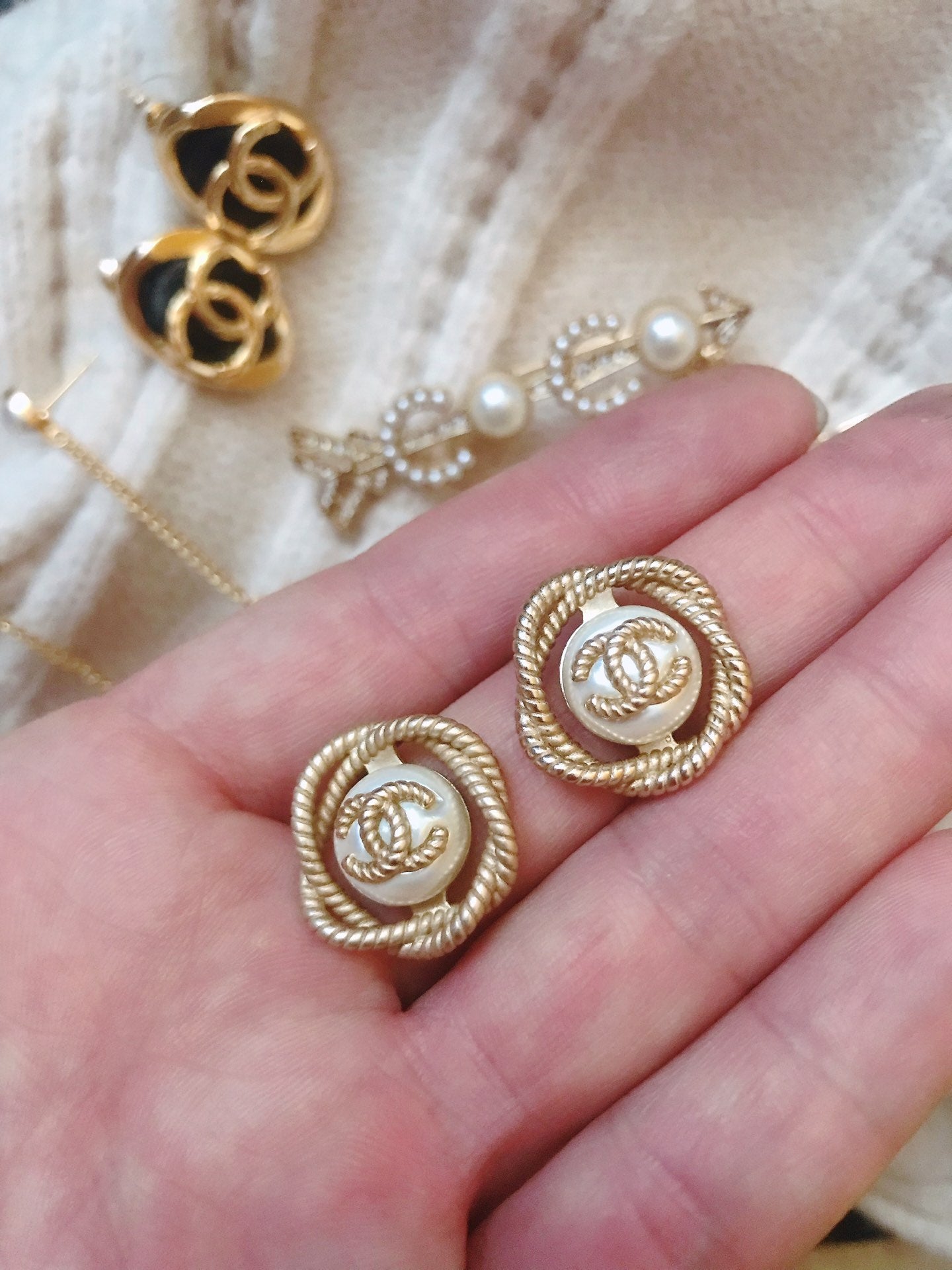 15QC9EDE Stylish Earrings