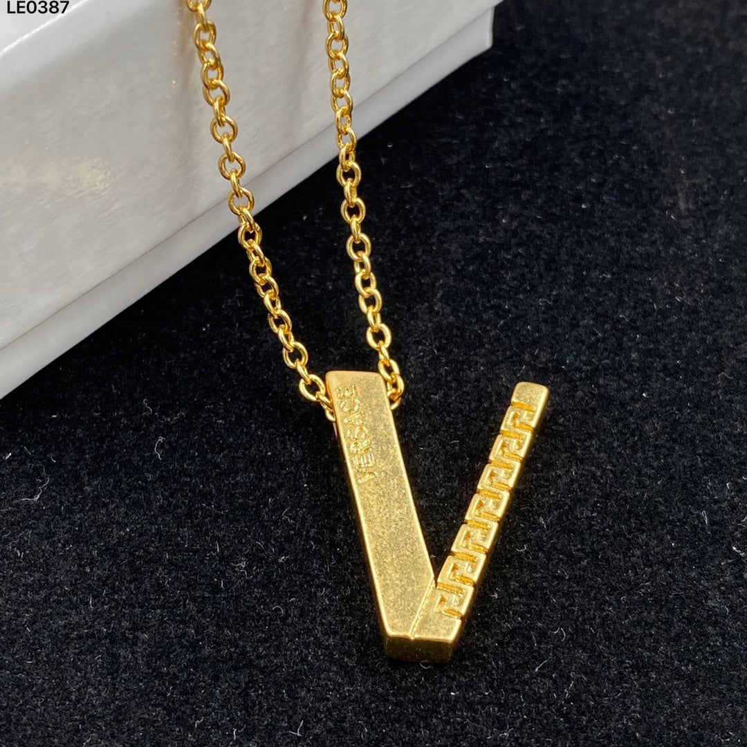 175RV54XDE Stylish  Necklaces