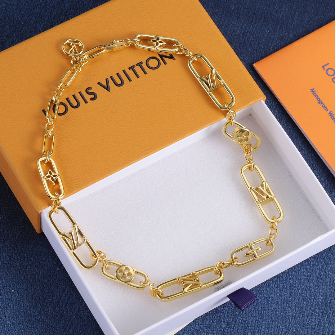 175R35XDE Stylish  Necklaces