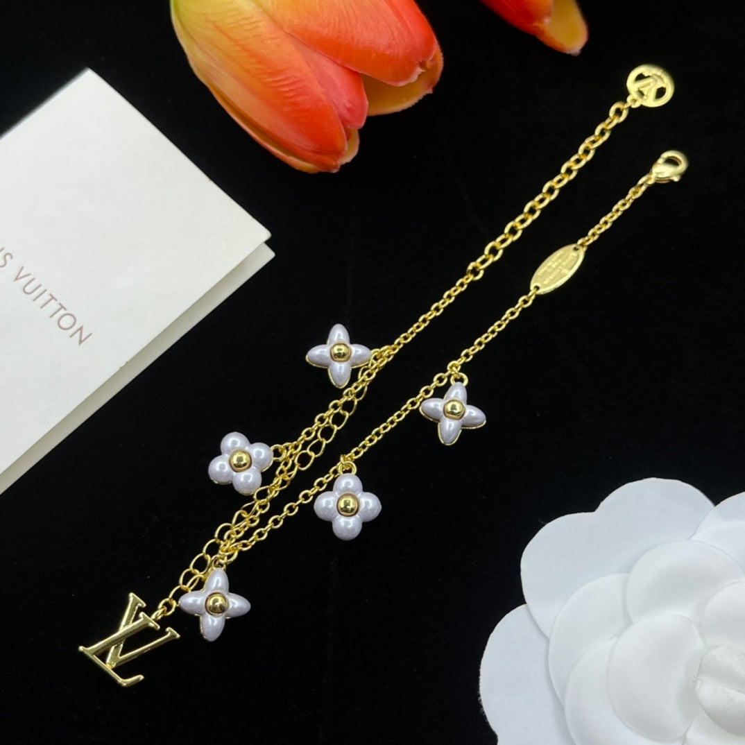 1YE434KDE Stylish Bracelets