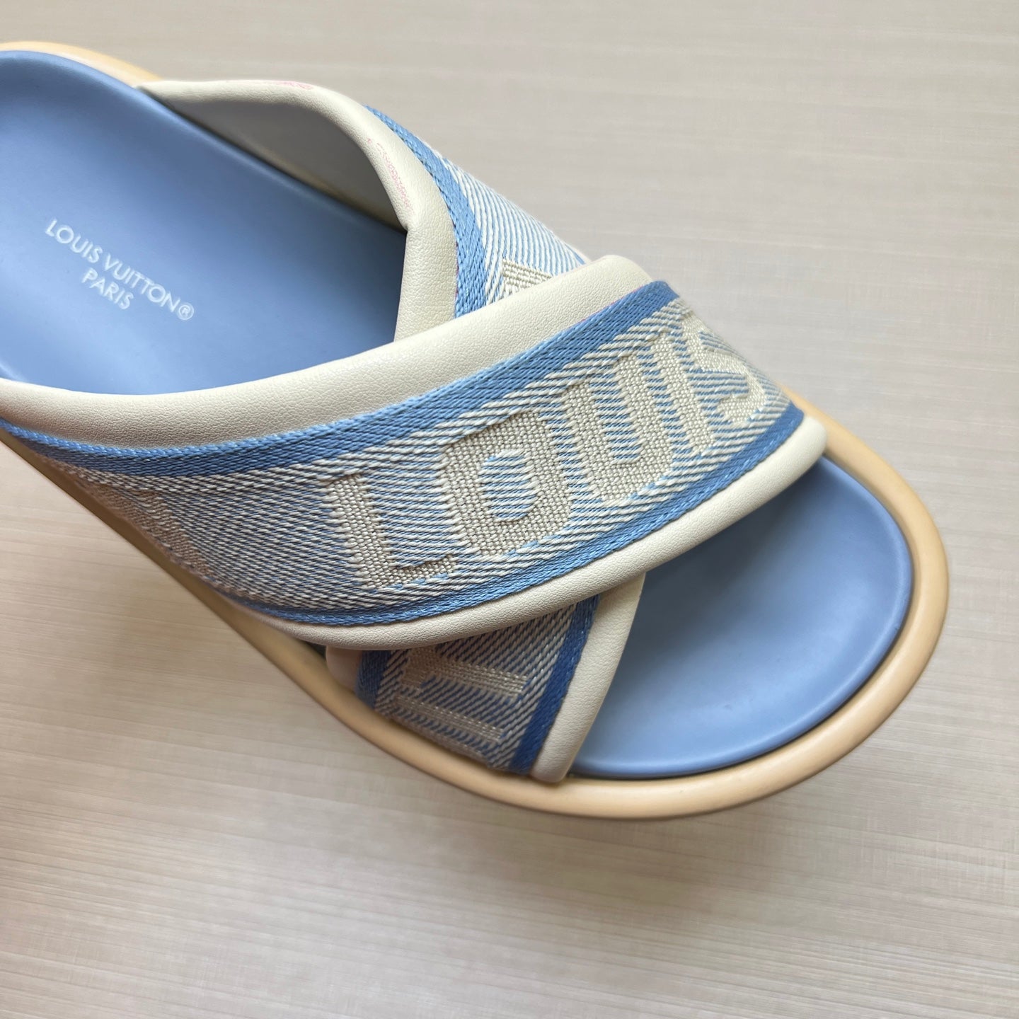 535ZE270ZDE Stylish Slippers