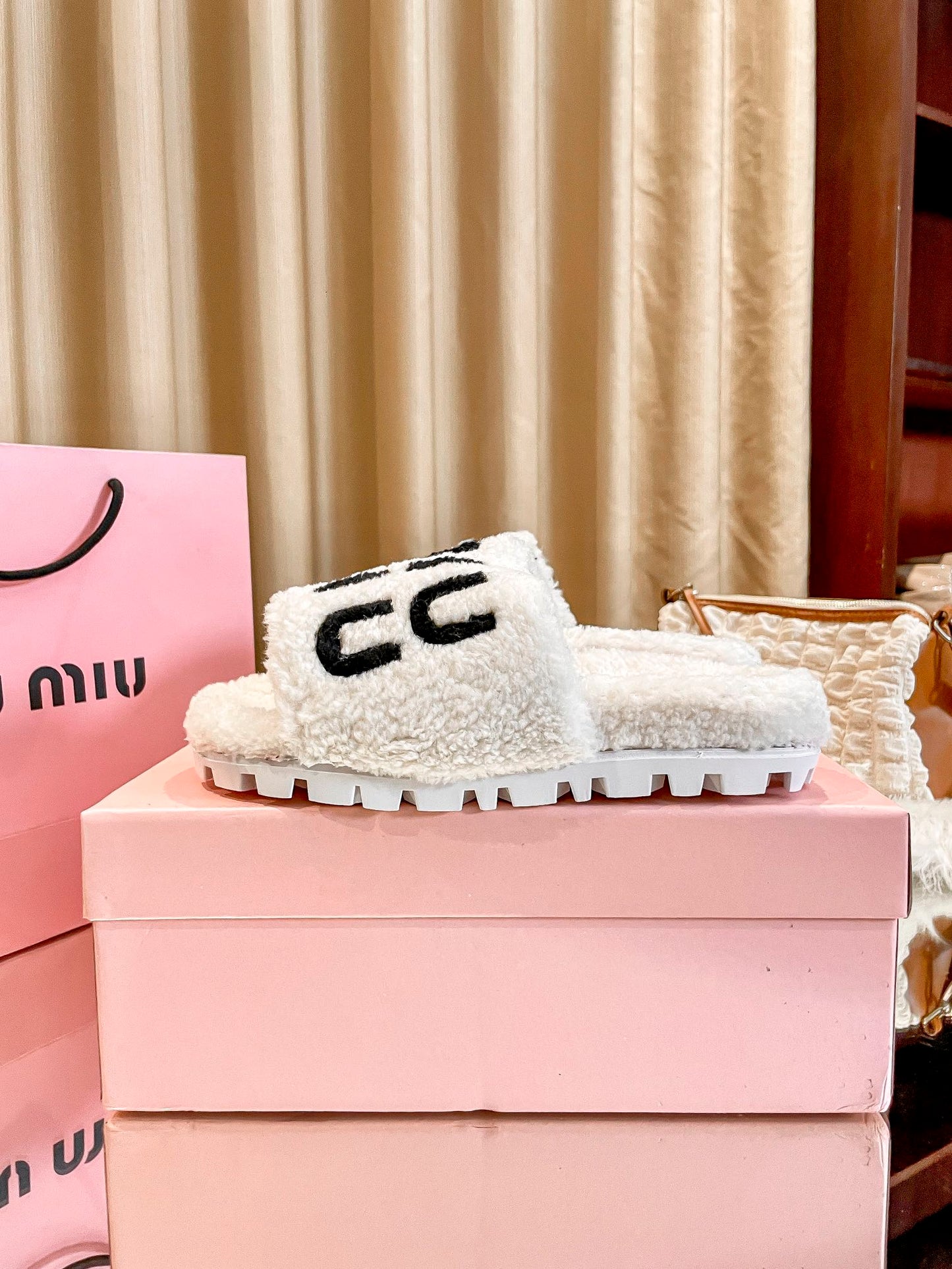 1JA25ZDE Stylish Slippers