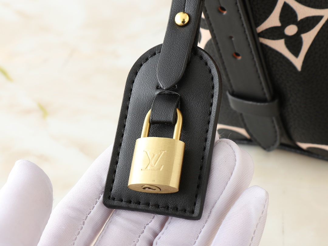 2WE3BDE Stylish leather bag