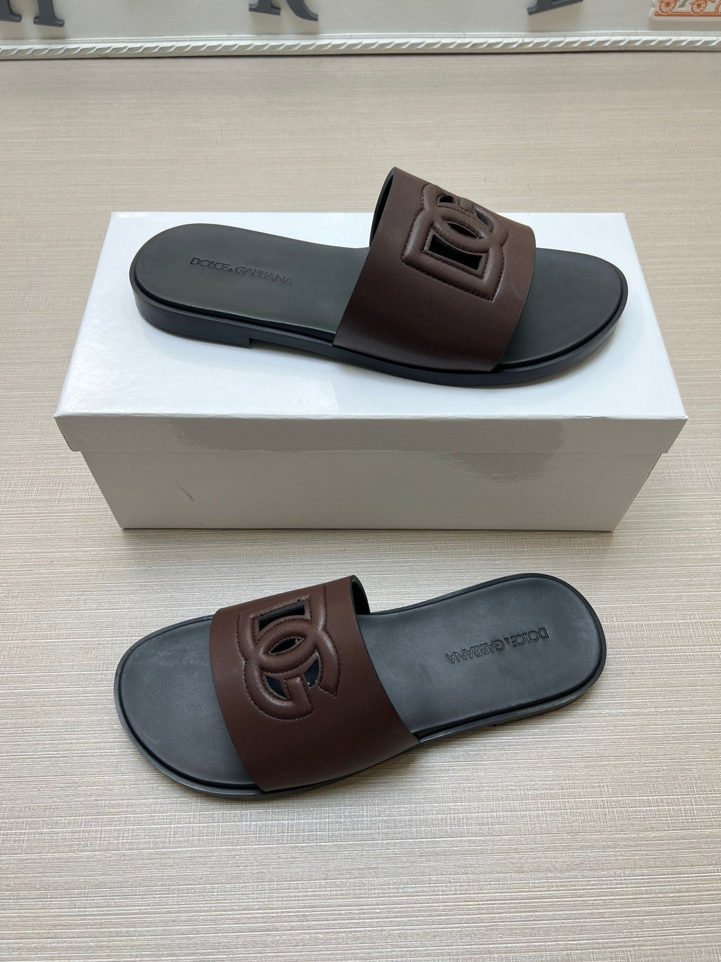 54A63ZDE Stylish slippers