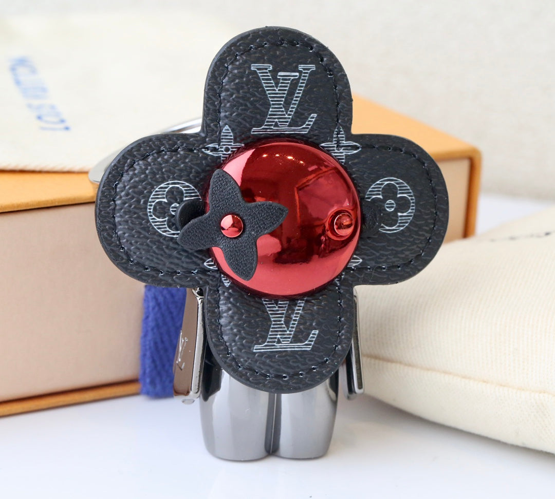 14E68ADE Stylish key closure