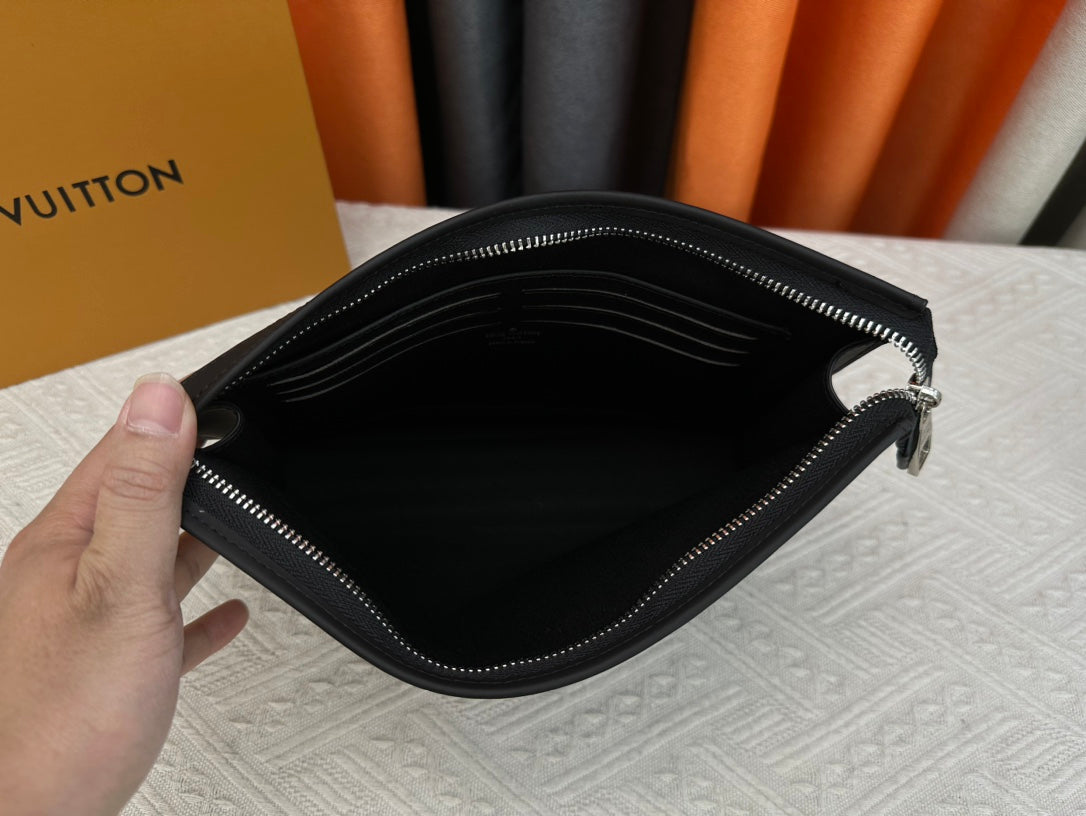 1XE395BDE Stylish leather bag