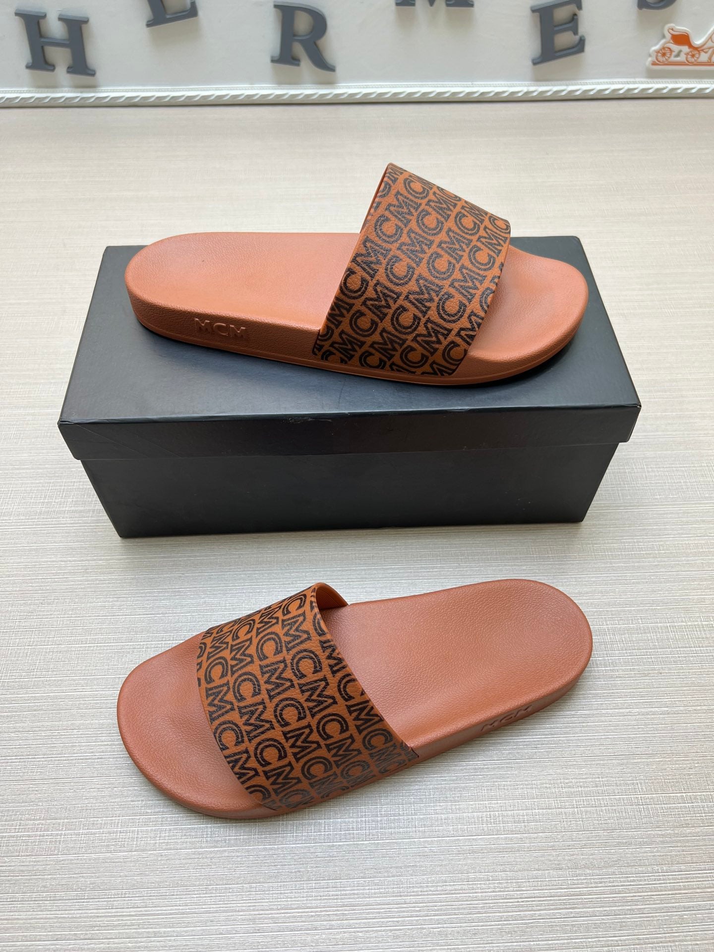 54M45ZDE Stylish slippers