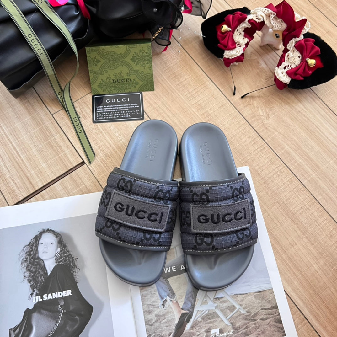 14B84ZDE Stylish Slippers