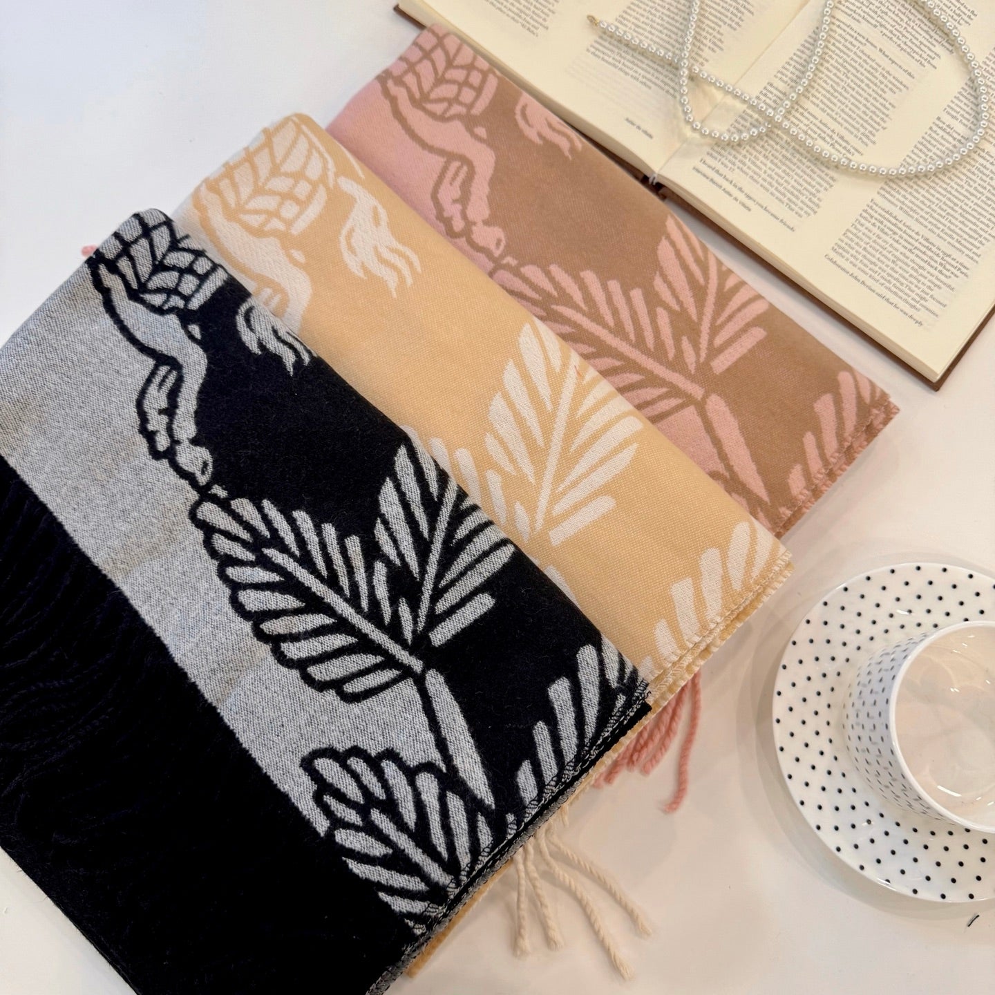 185ZR37WDE Stylish Winter Scarves