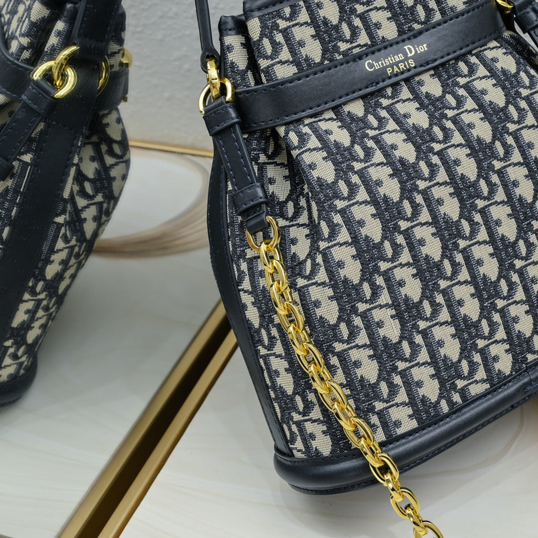 2XD370BDE Stylish leather bag 