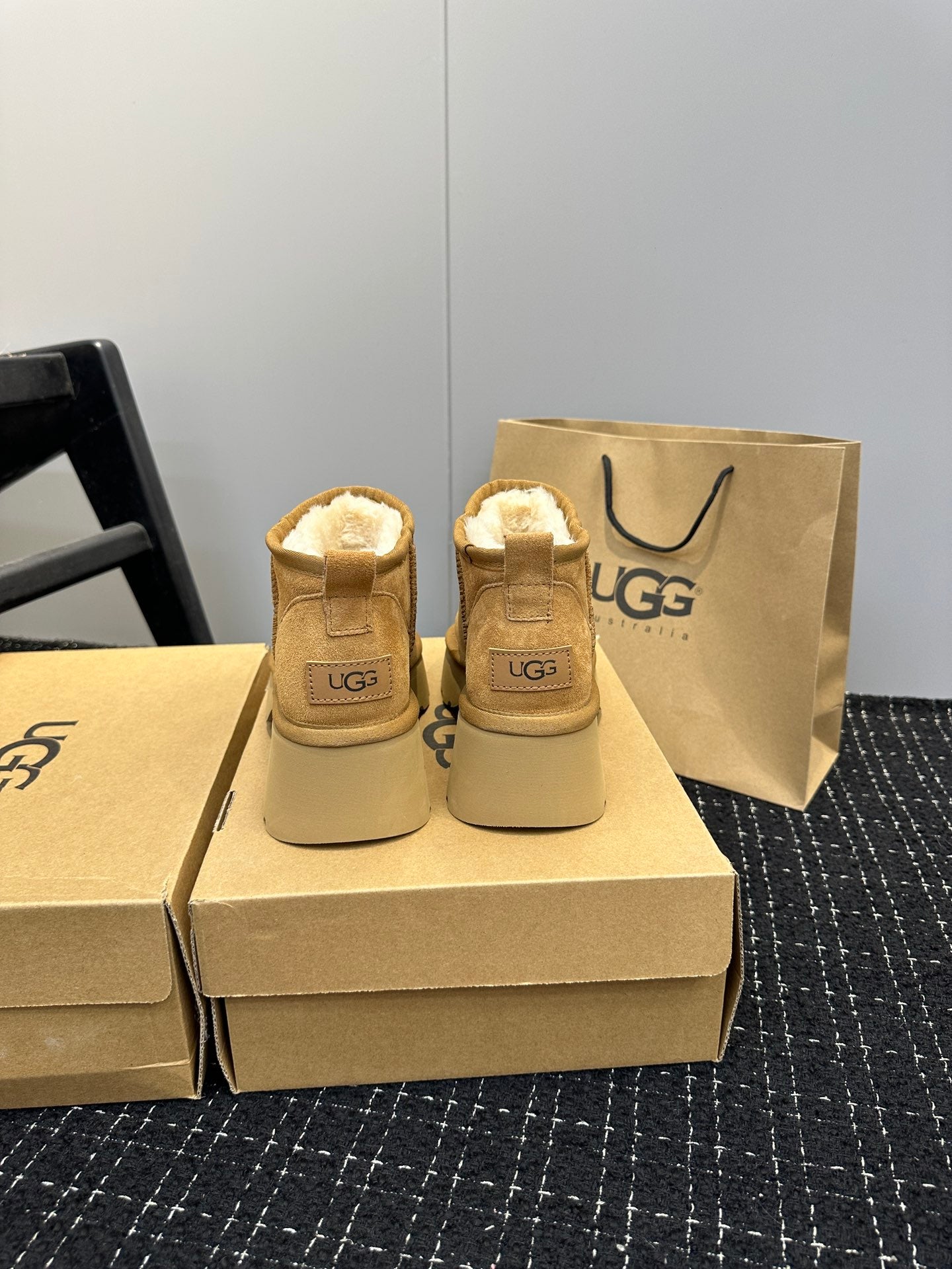 1LU6ZDE Stylish snow boots
