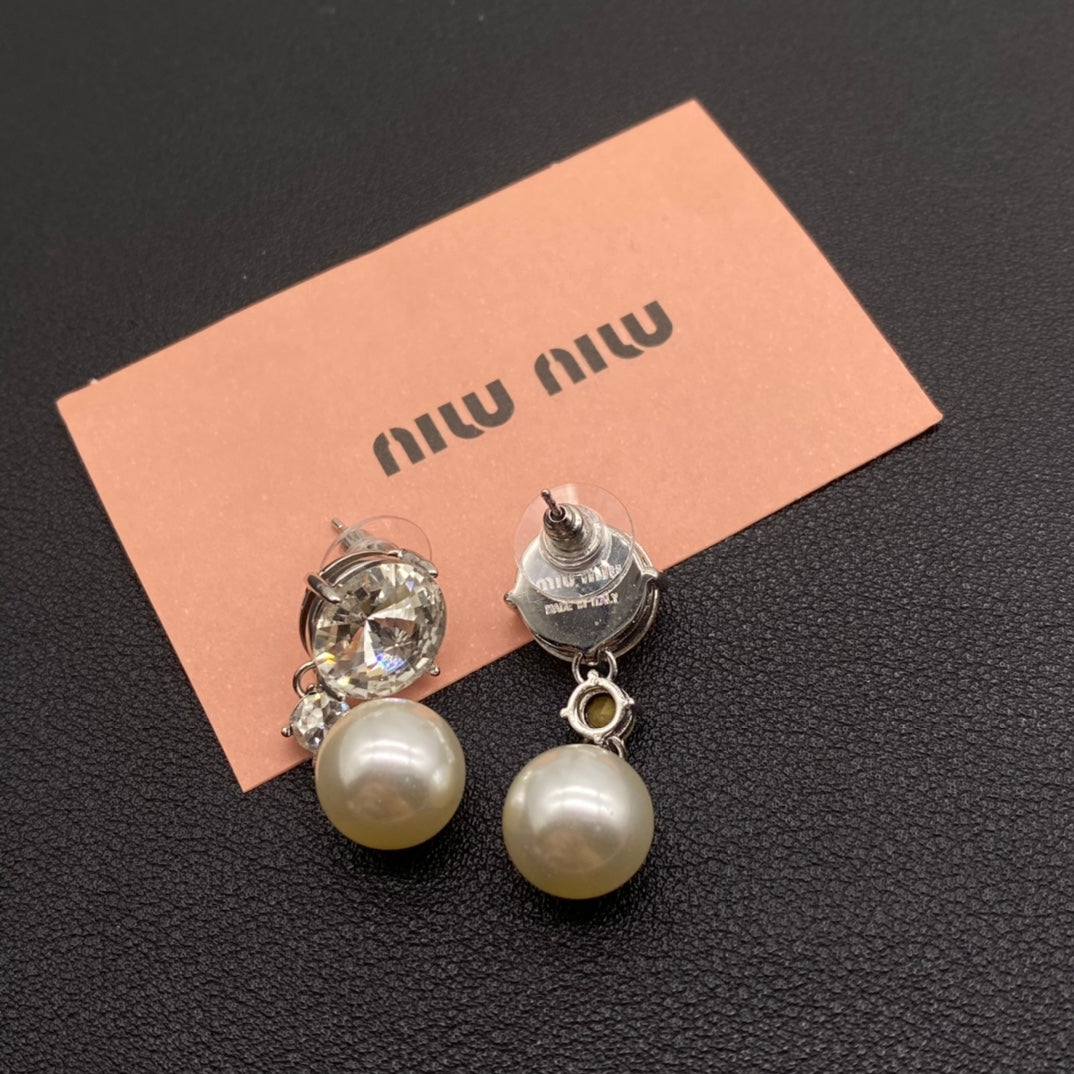 14A999EDE Stylish Earrings