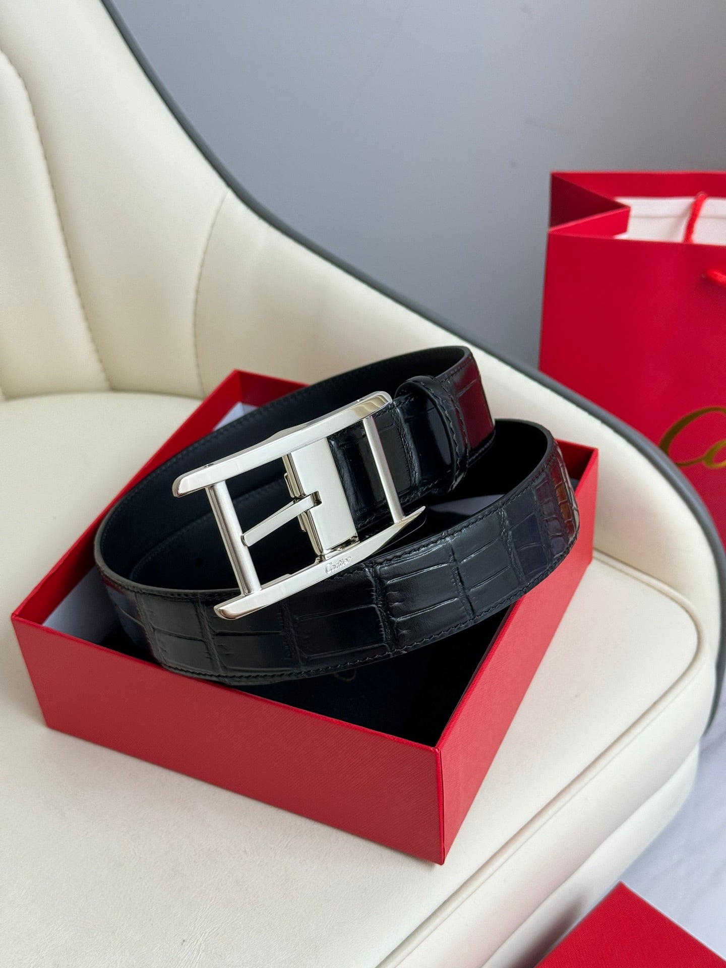 1WK172PDE Stylish  High quality belt With full package