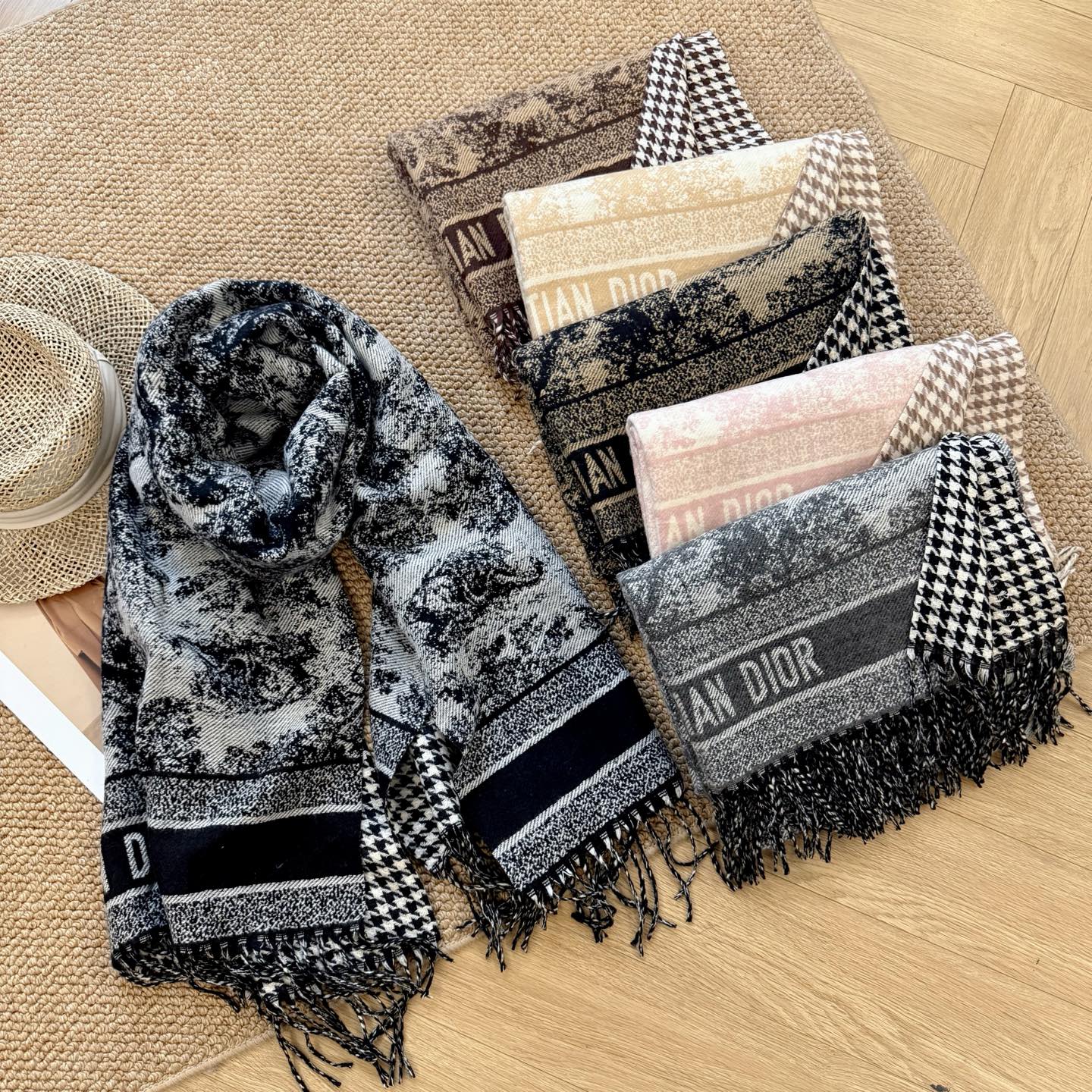 185ZD39WDE Stylish Winter Scarves