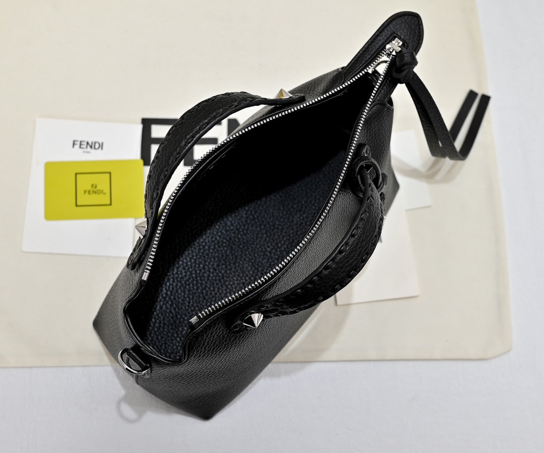 1WF109BDE Stylish leather bag