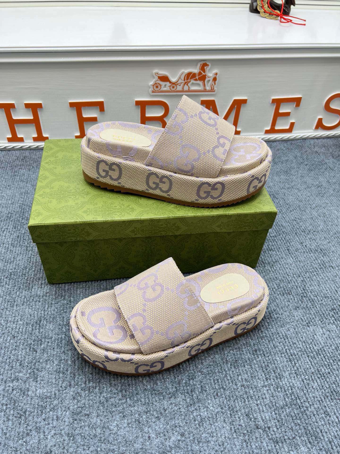 54B122ZDE Stylish slippers  Sole thickness 5.5cm