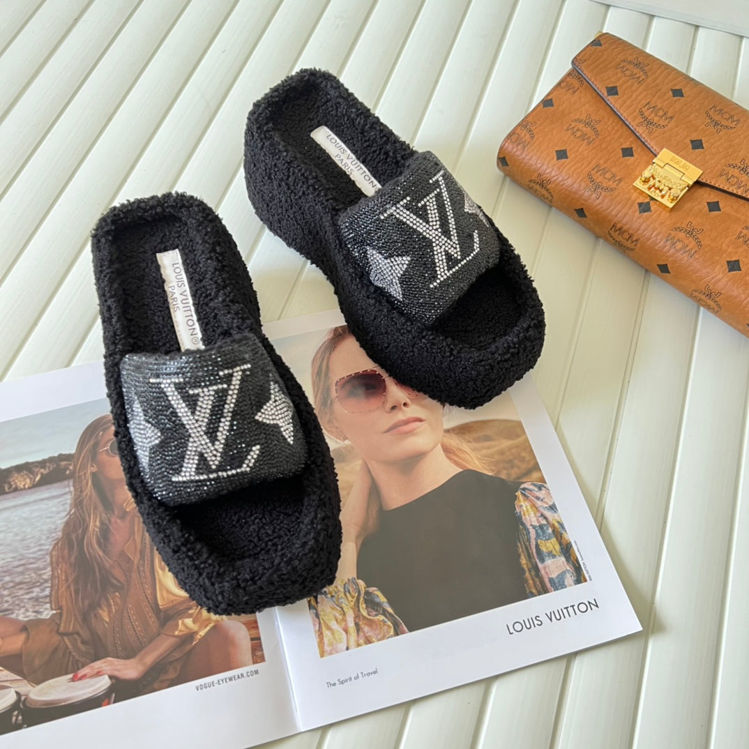 14E91ZDE Stylish Slippers