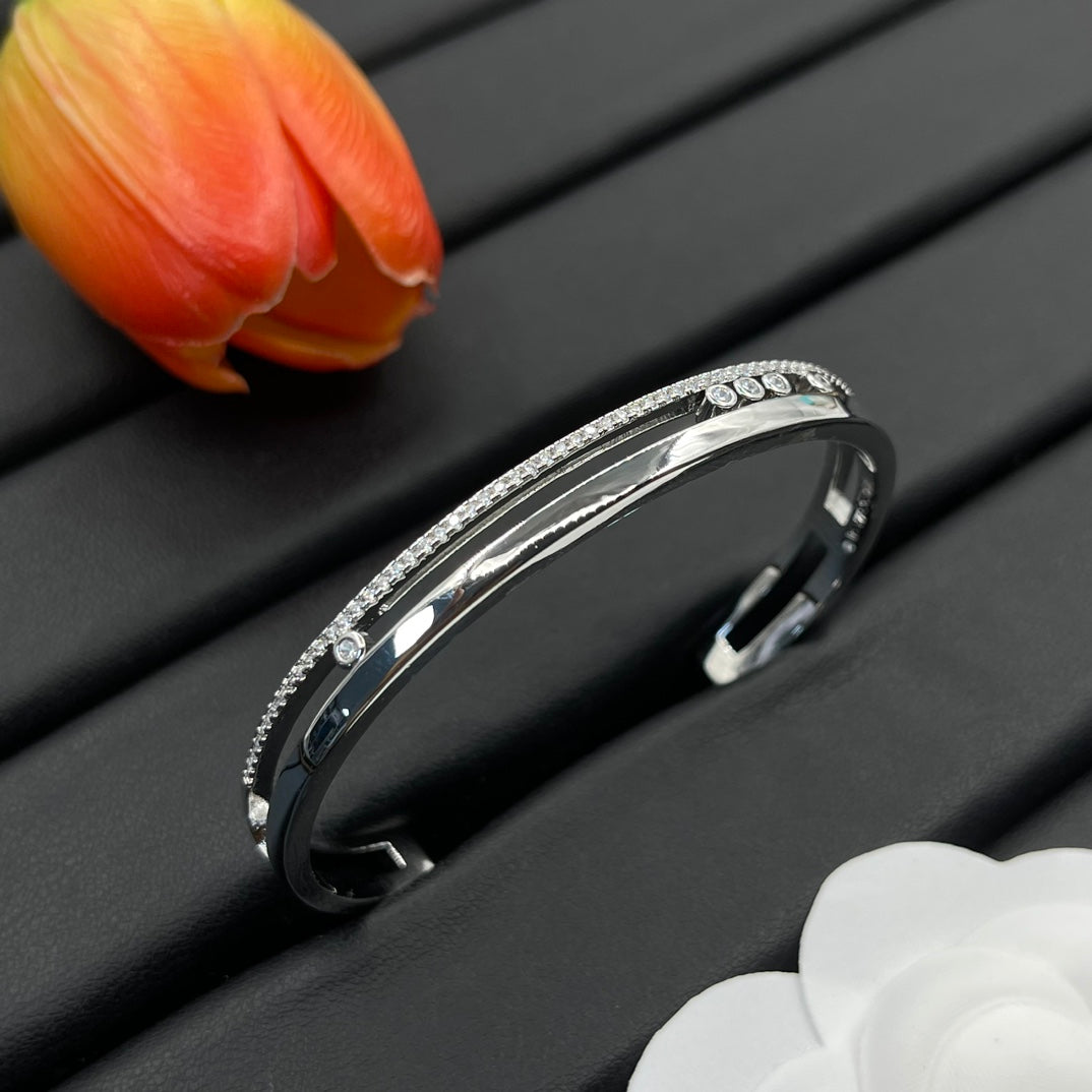 14A762KDE Stylish Bracelets