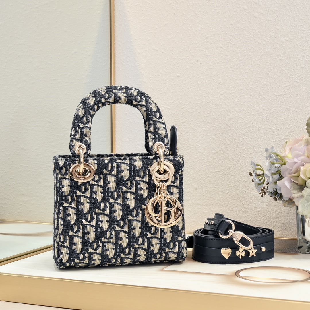 1XD439BDE Stylish embroidery bag