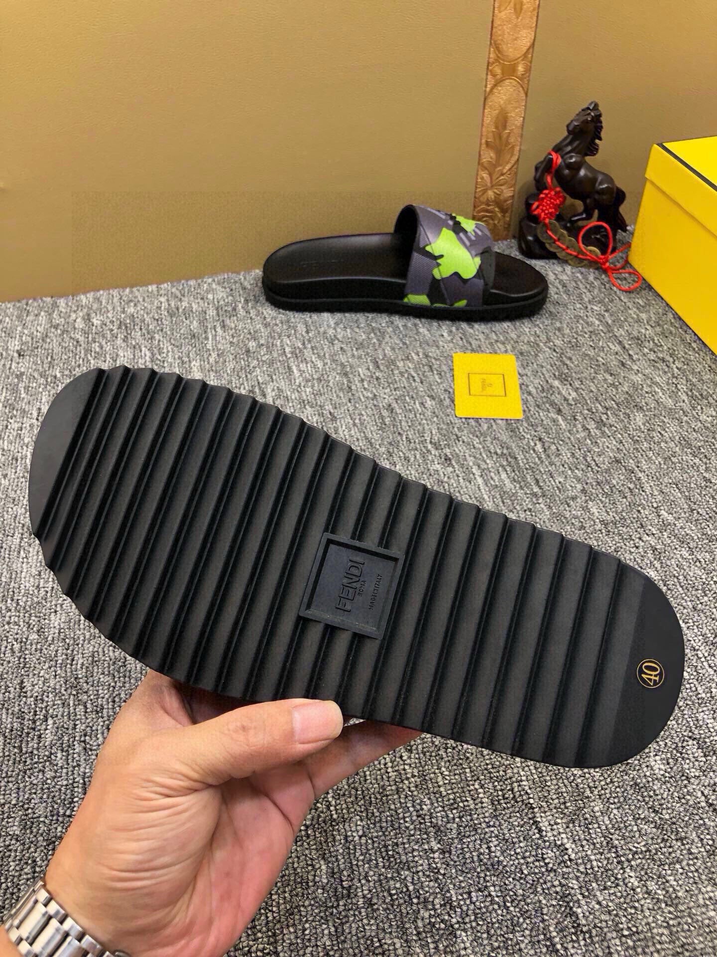 535ZF284ZDE Stylish Slippers