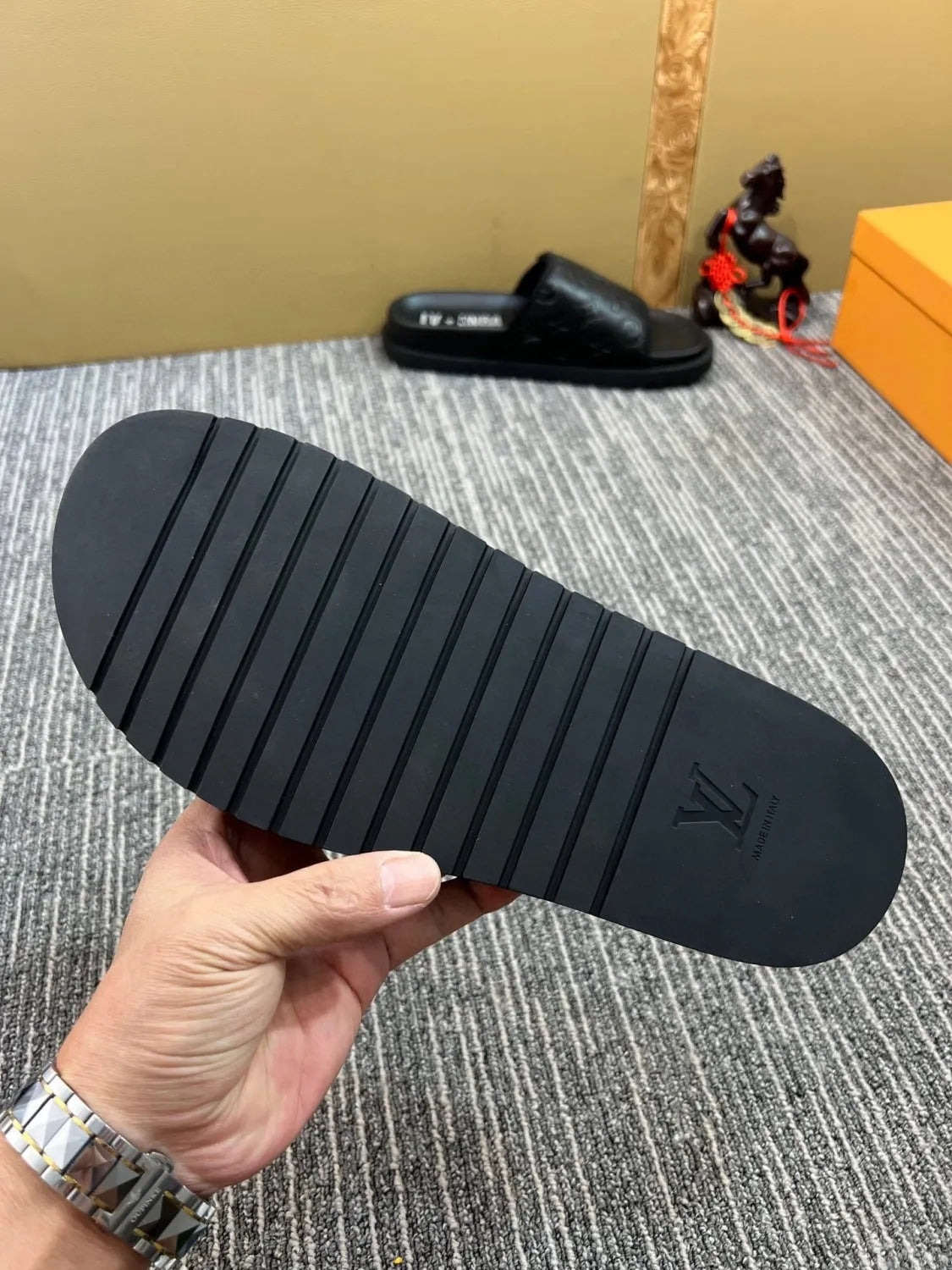 5YE47ZDE Stylish Slippers