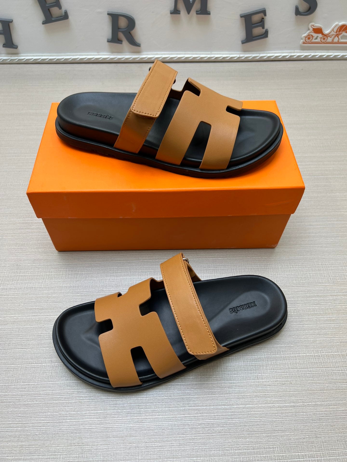 54H1ZDE Stylish slippers