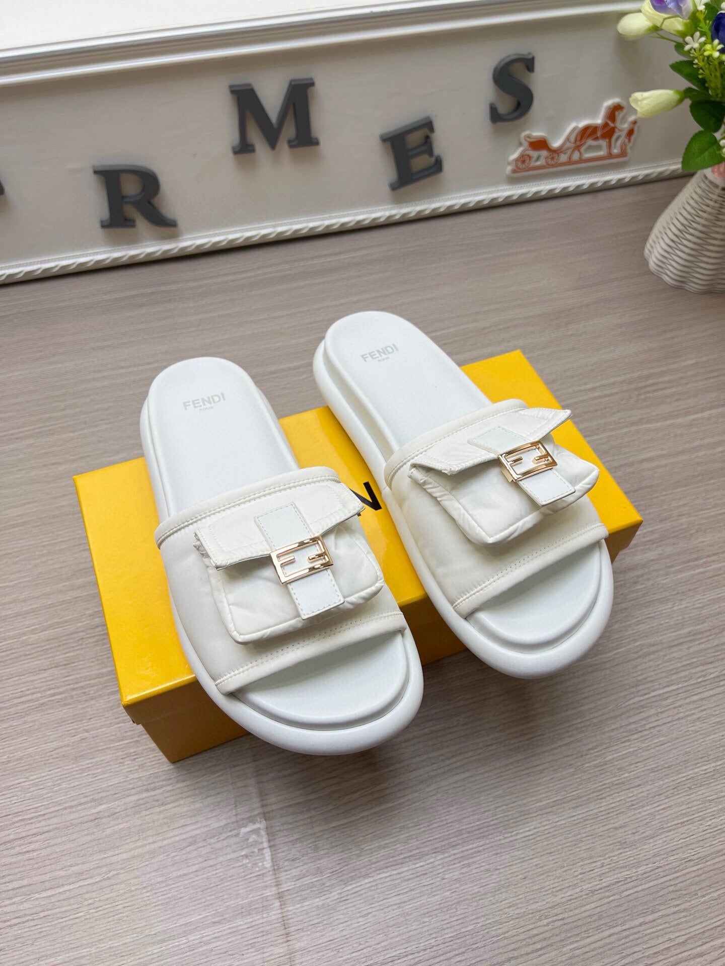 54F125ZDE Stylish slippers