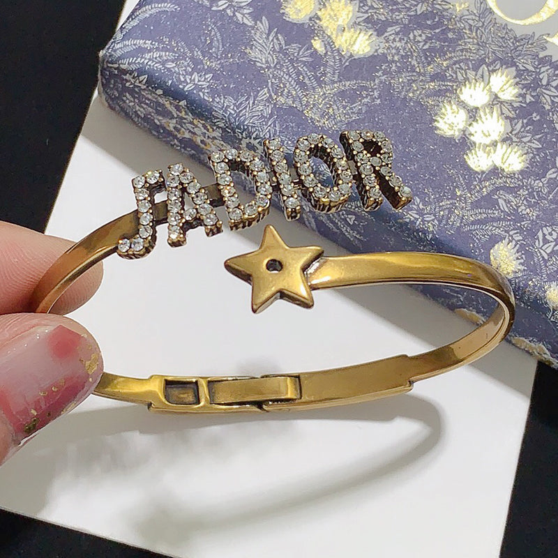 3D505KDE Stylish Bracelets